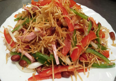 Салат картофель соломкой с орехом и луком
